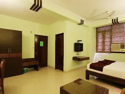 Hotel The Crest Inn Delhi