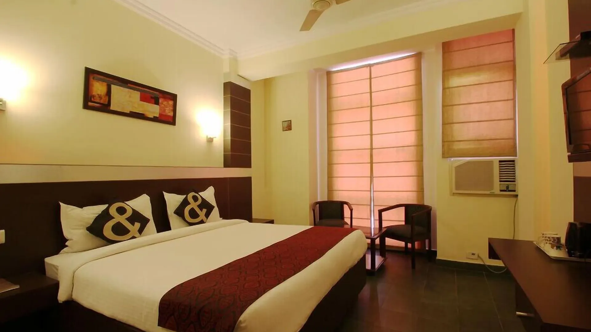 The Crest Inn Delhi  Hotel