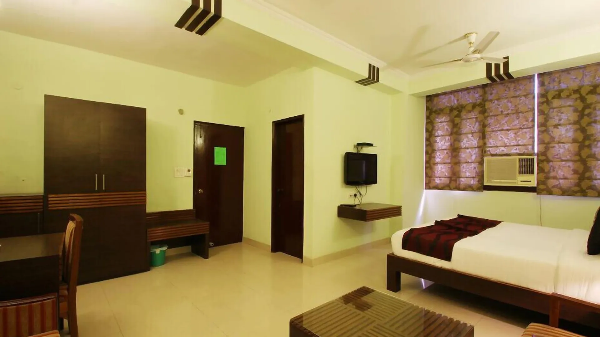 The Crest Inn Delhi
