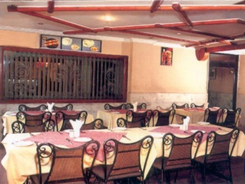Hotel The Crest Inn Delhi