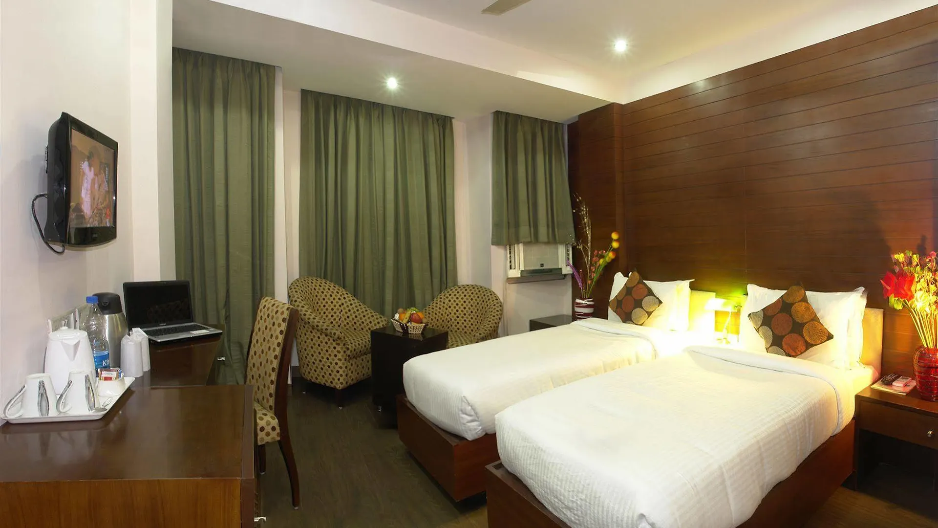 Hotel The Crest Inn Delhi