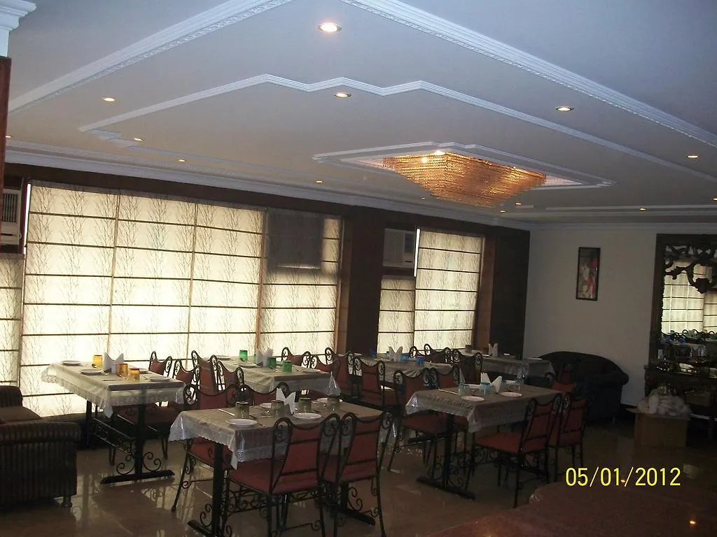 Hotel The Crest Inn Delhi